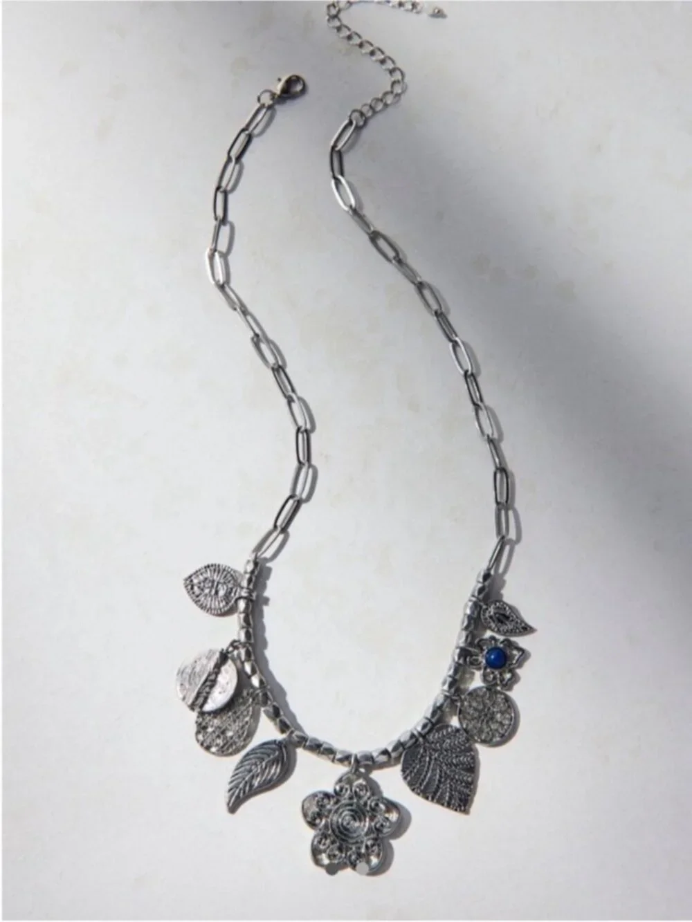 New! Silver Etched Flower Charm Necklace NWT (1014)